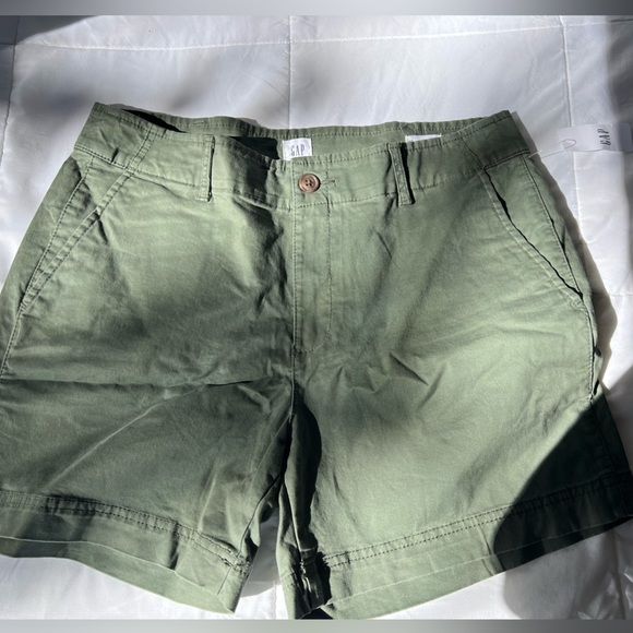 Gap Women’s City Fit 5” Shorts Cotton Olive Green NEW NWT - Picture 1 of 5